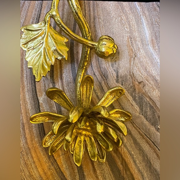 Michael Aram Dahlia cocktail napkin holder size 5.25” L 5.3 W 1.25” T - Picture 11 of 15